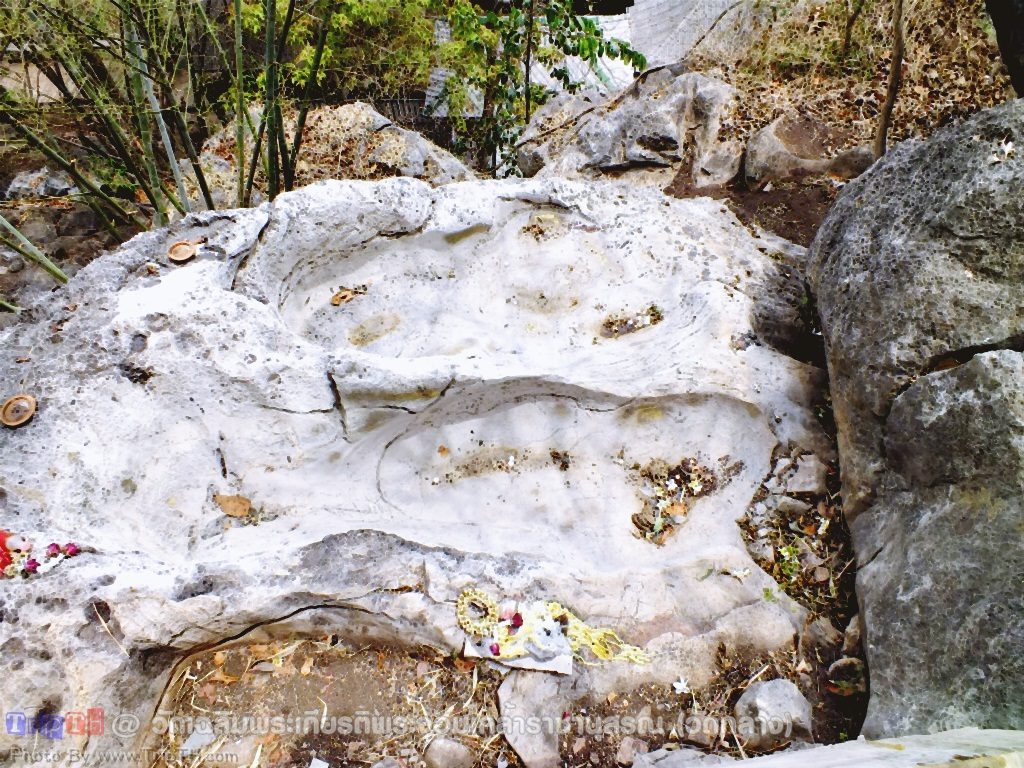 รอยพระพุทธบาทคู่